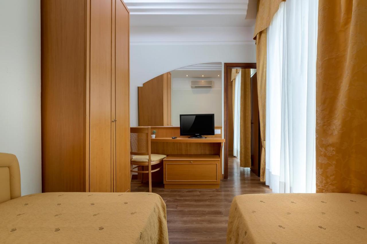 Hotel Astor Rimini Exterior foto